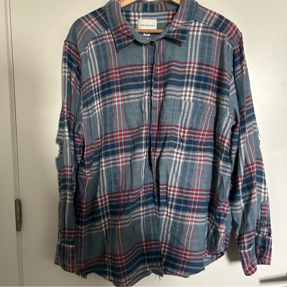 AE women’s distressed shirt